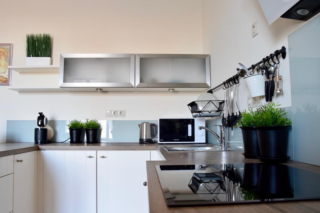 Luxury Apartment By Hi5 - Kiraly Street Suite Boedapest Buitenkant foto
