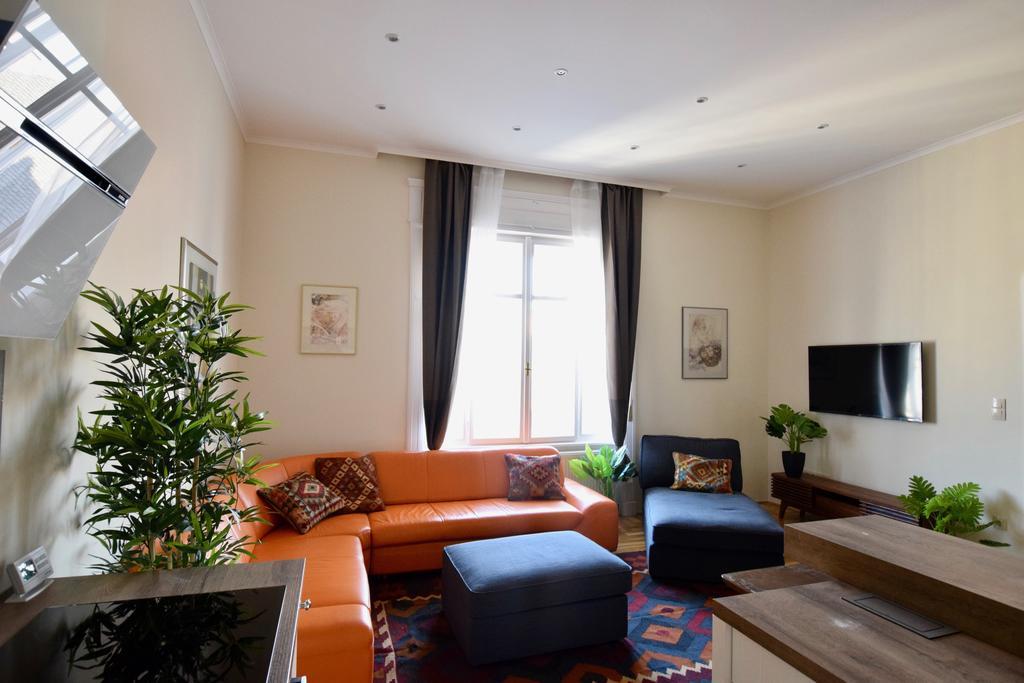 Luxury Apartment By Hi5 - Kiraly Street Suite Boedapest Buitenkant foto