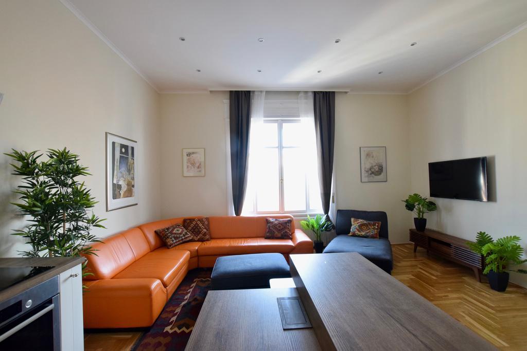 Luxury Apartment By Hi5 - Kiraly Street Suite Boedapest Buitenkant foto