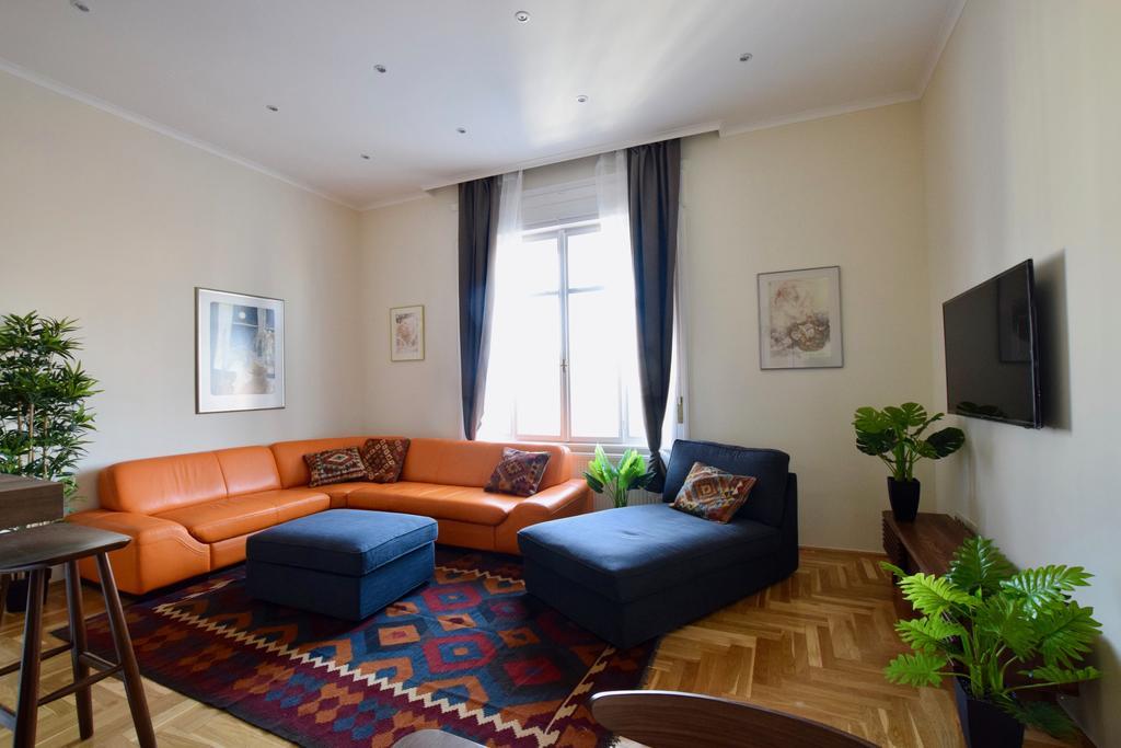 Luxury Apartment By Hi5 - Kiraly Street Suite Boedapest Buitenkant foto