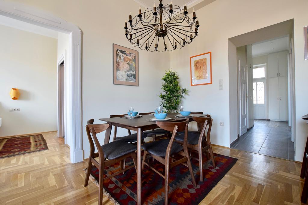 Luxury Apartment By Hi5 - Kiraly Street Suite Boedapest Buitenkant foto