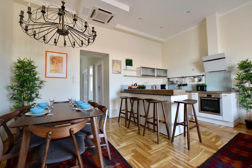 Luxury Apartment By Hi5 - Kiraly Street Suite Boedapest Buitenkant foto