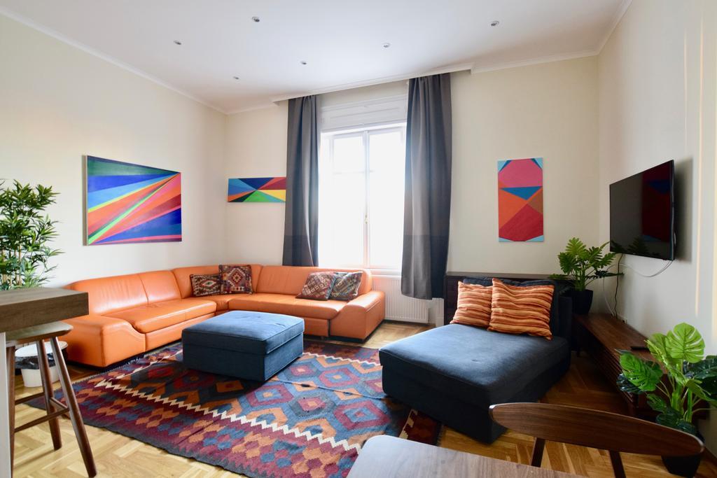 Luxury Apartment By Hi5 - Kiraly Street Suite Boedapest Buitenkant foto