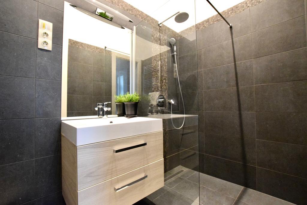 Luxury Apartment By Hi5 - Kiraly Street Suite Boedapest Buitenkant foto