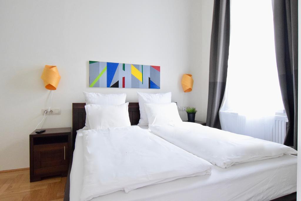 Luxury Apartment By Hi5 - Kiraly Street Suite Boedapest Buitenkant foto